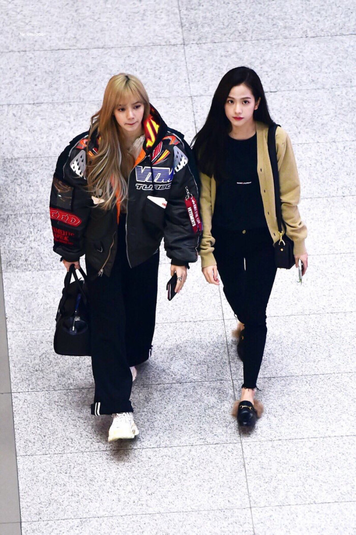 lisa & jisoo