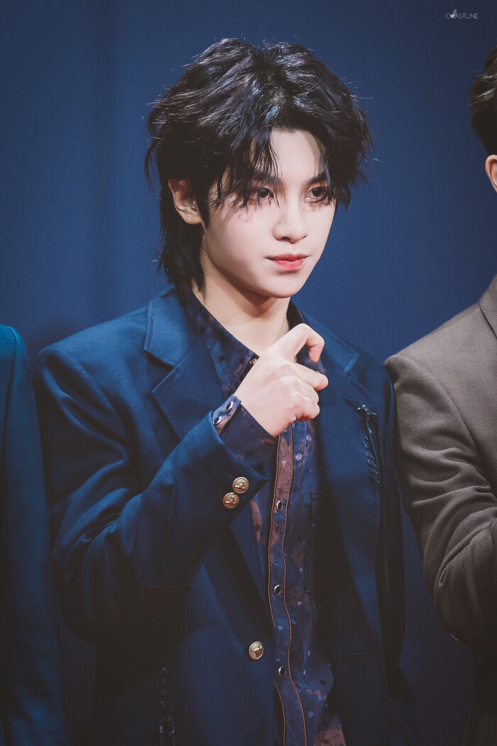 黄明昊[超话#fan拍微博之夜#190111