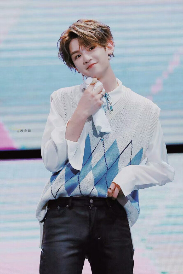 justin黄明昊