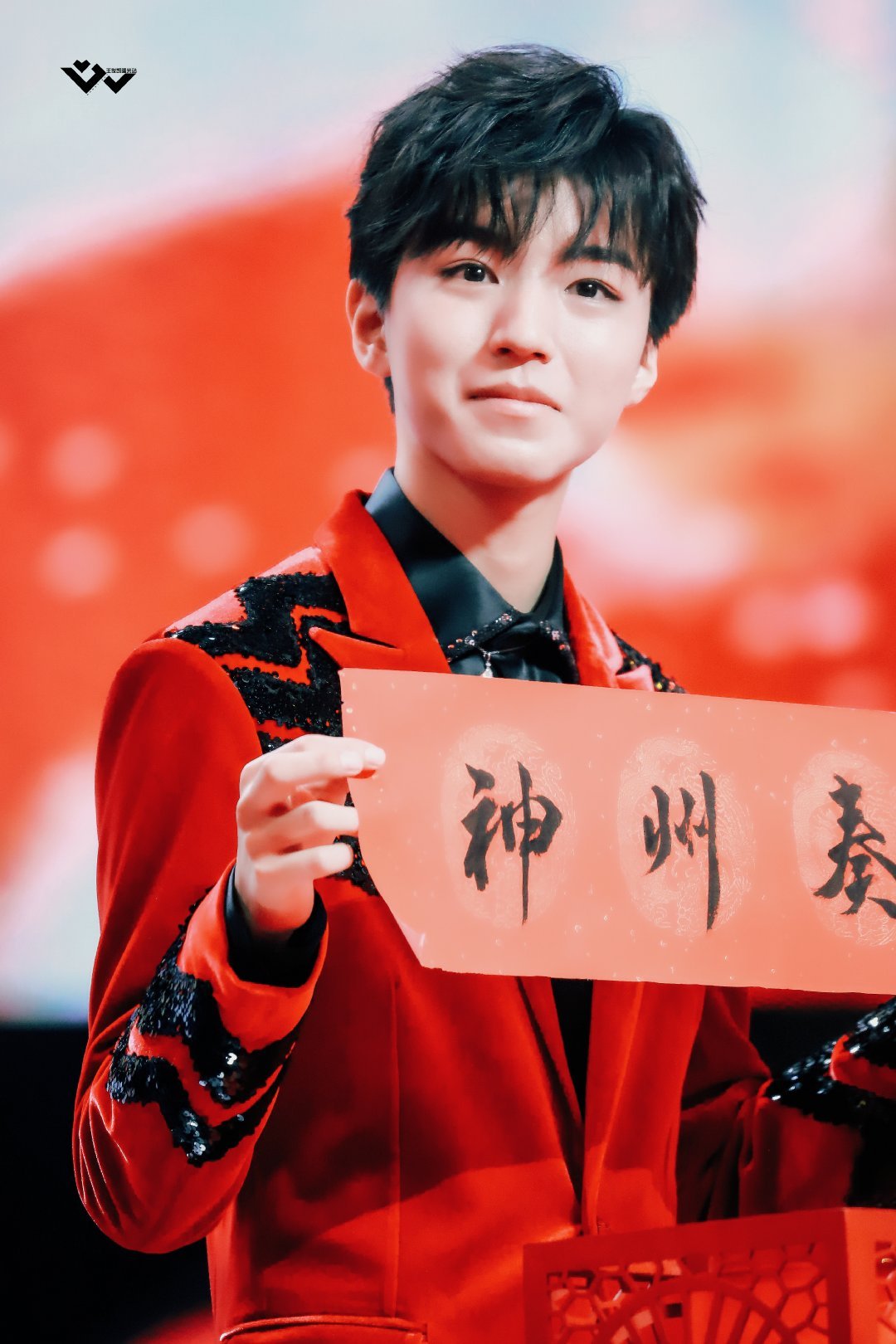 王俊凯×2019.01.21 东方卫视春晚录制×cr:logo