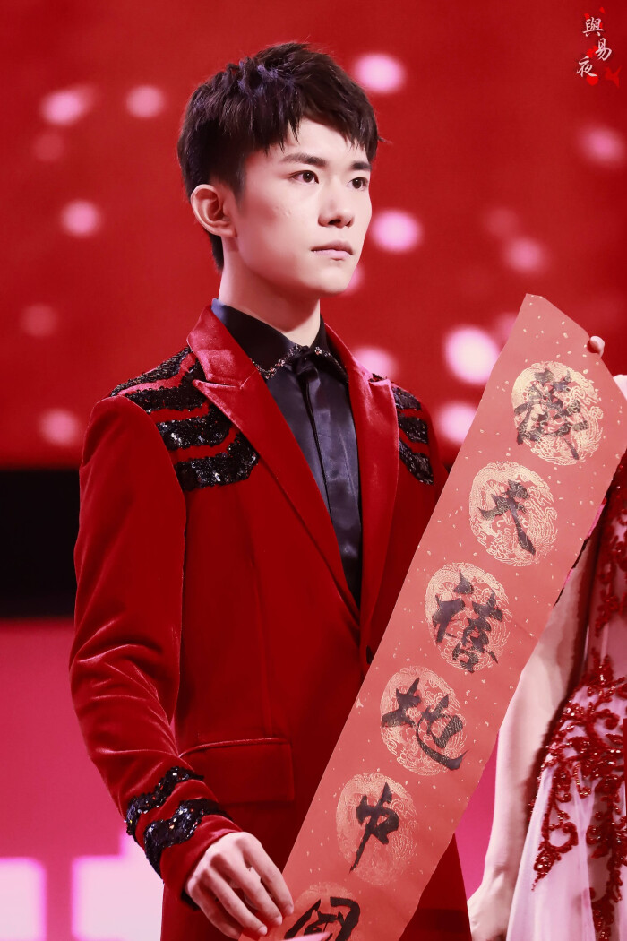 易烊千玺 #tfboys 2019东方卫视春晚录制 高清