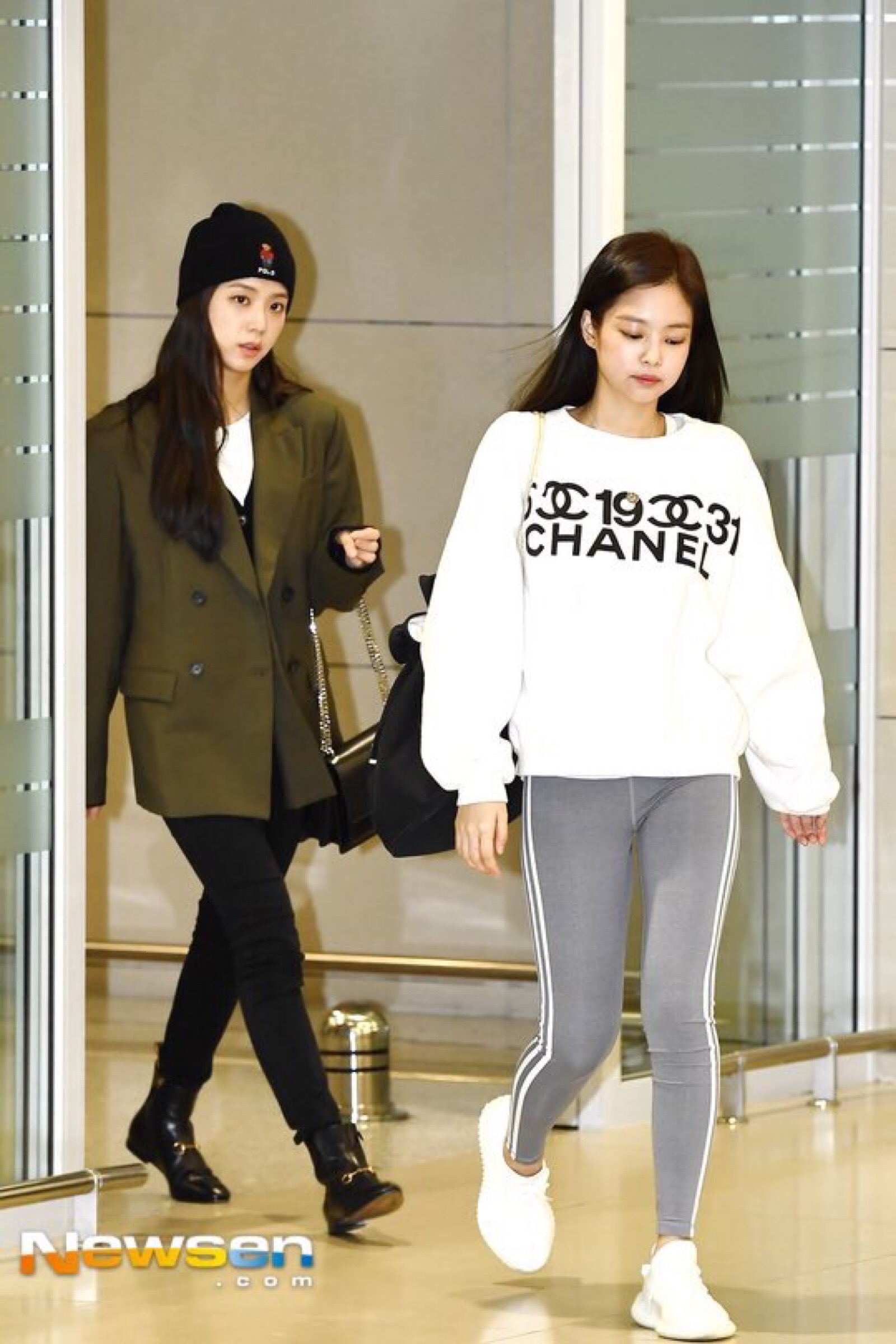 jennie & jisoo