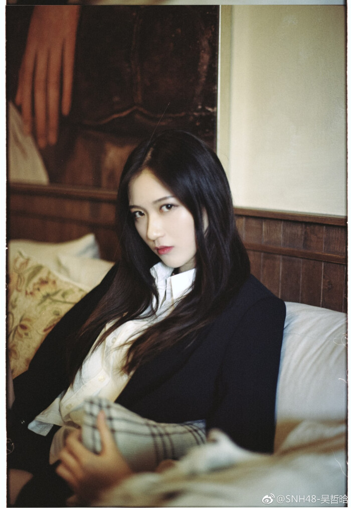 snh48吴哲晗 黑西装写真