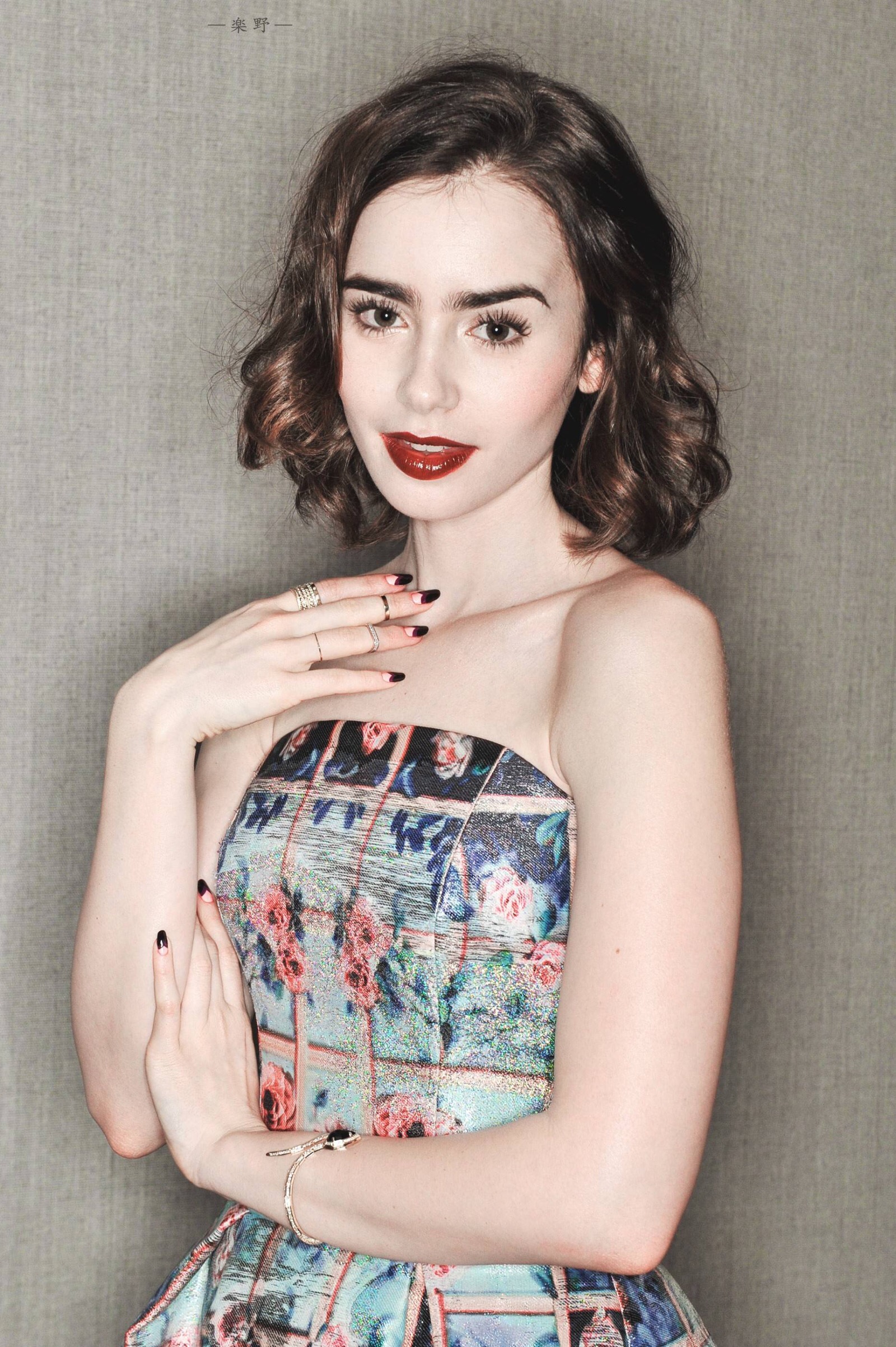 莉莉柯林斯lily collins