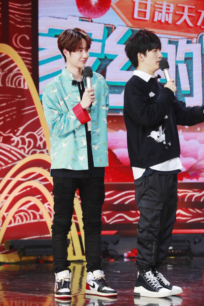 官博更博:#王一博# · #天天向上王一博