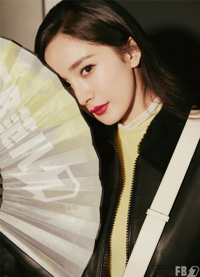 《Fire Bible2019》:杨幂(你们的街拍幂(  ))