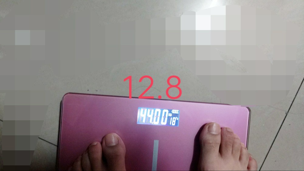 9的体重照片我弄丢了,在我宿舍拍的,体重秤跟手机软件