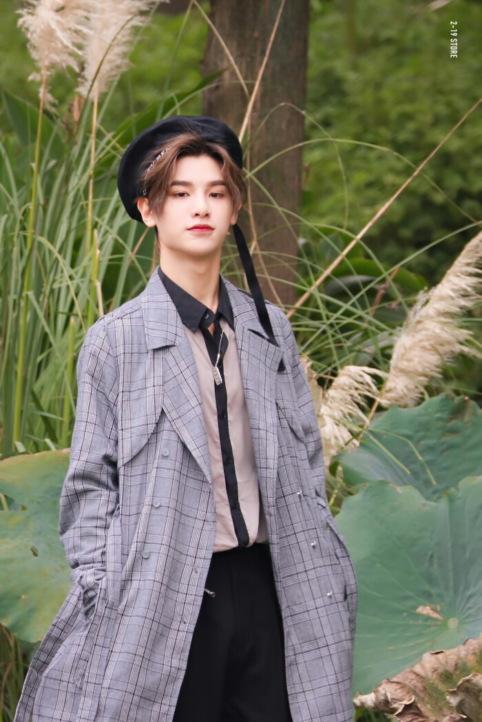 黄明昊,2002年2月19日出生于浙江温州,中国内地男歌手.