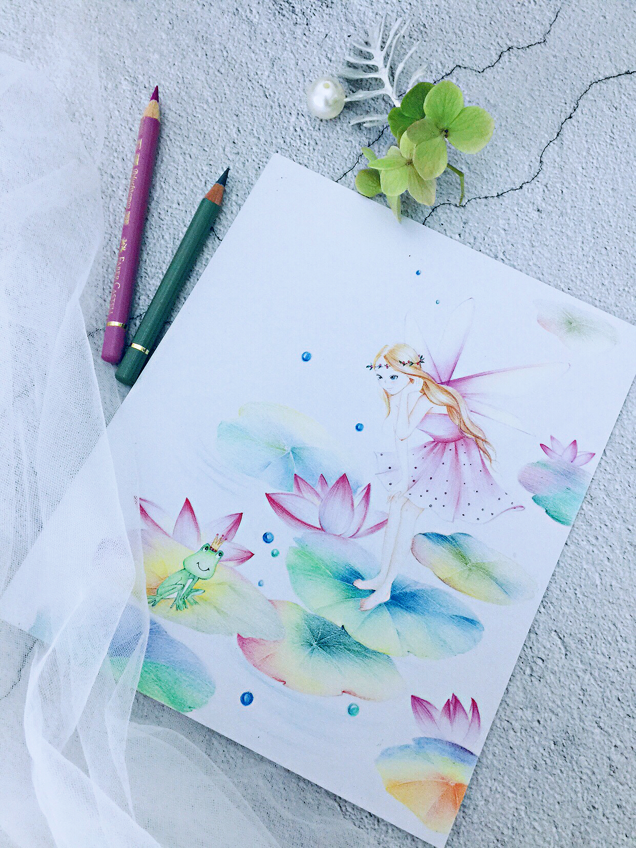 用画笔描绘世界的色彩,充满童话般的美好,彩铅手绘教程《莲花精灵》