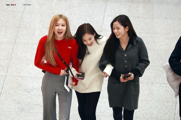 rosé & jennie & jisoo