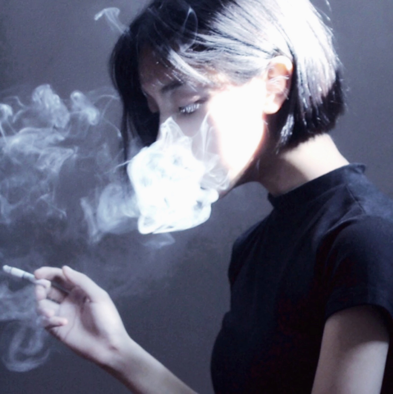 野洵 烟酒女头 配图