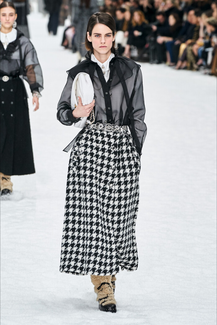 香奈儿2019秋冬,香奈儿2021秋冬 chanel(香奈儿)2019秋冬大秀 老佛爷最后的设计之作!