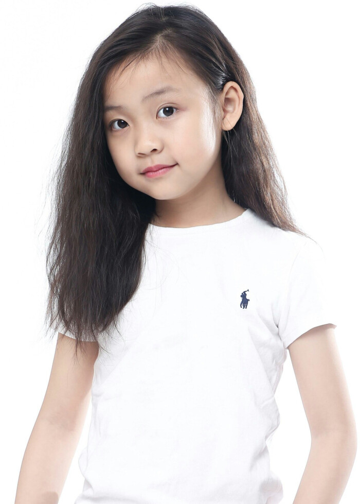 小女孩欧嘉怡6岁了,很可爱,珍藏可爱地欧嘉怡,非常漂亮.
