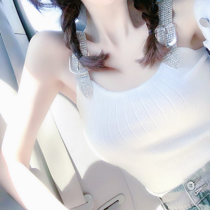 3月17日 15:40   关注  锁骨女头 性感 部位 身段 半身 评论 收藏