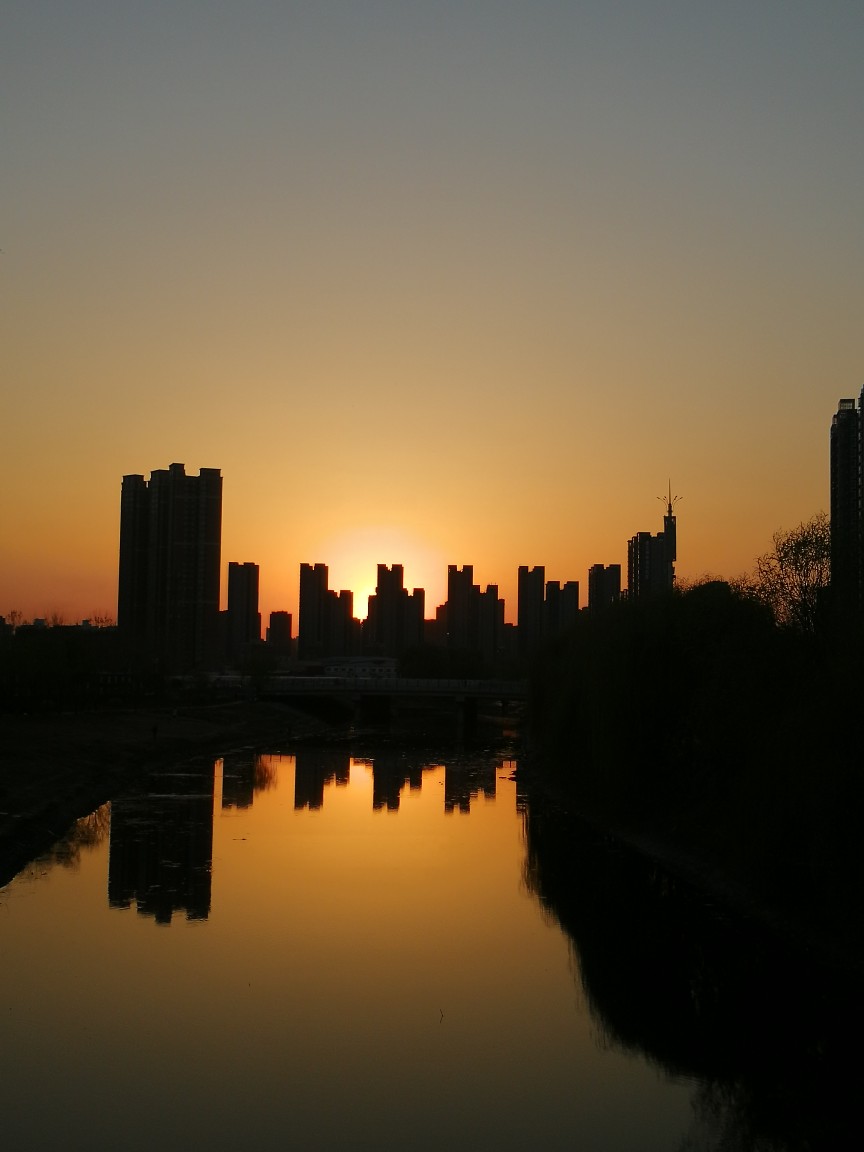 山间朝暮往昔城市夕阳!